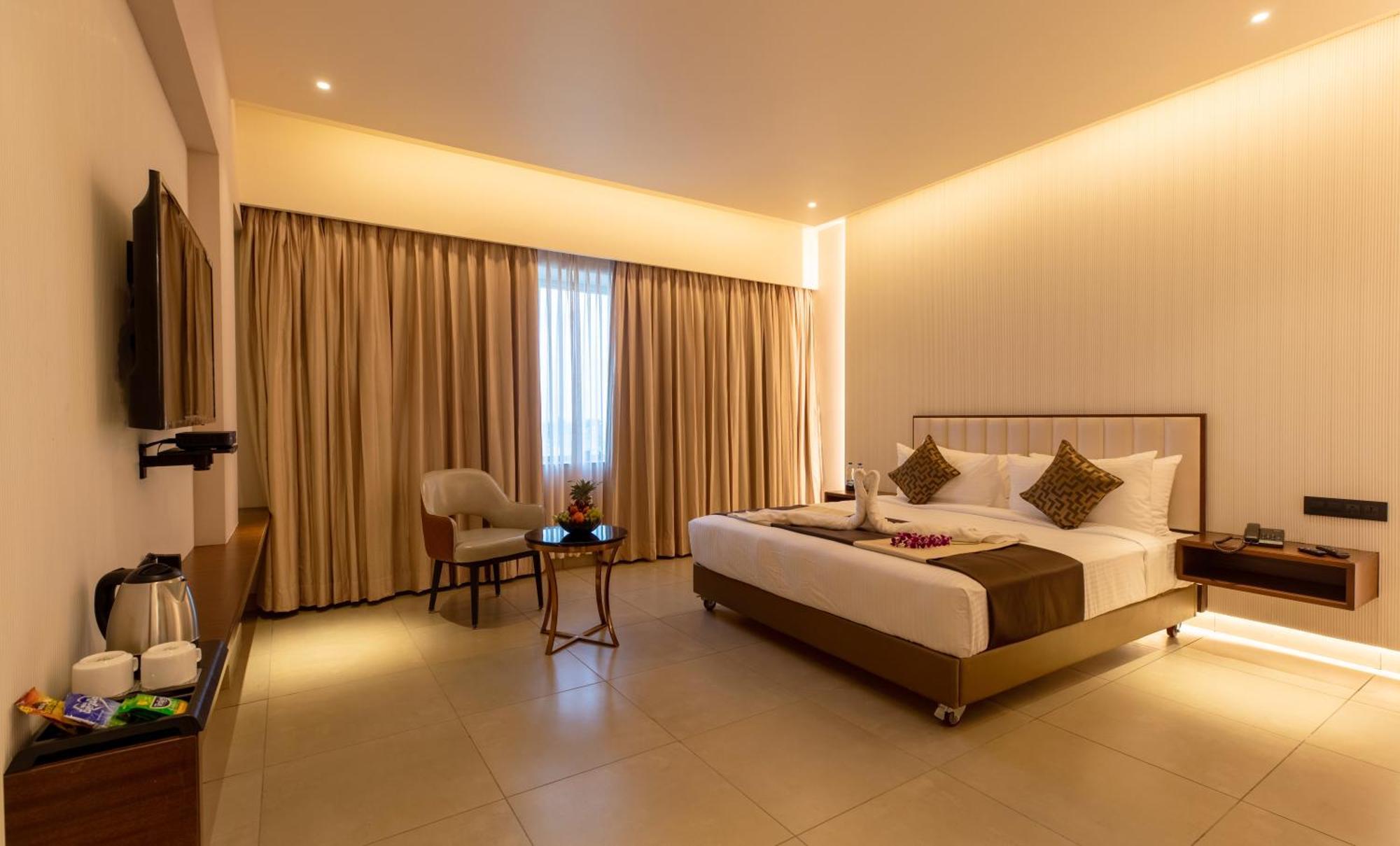 Hotel M Pro Palace Mysore - 12 Minutes To Mysore Palace Extérieur photo