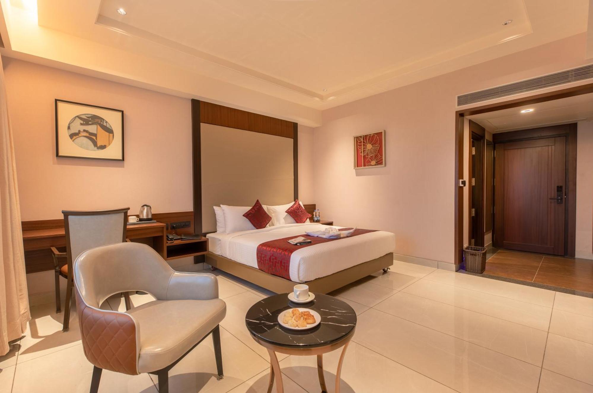Hotel M Pro Palace Mysore - 12 Minutes To Mysore Palace Extérieur photo